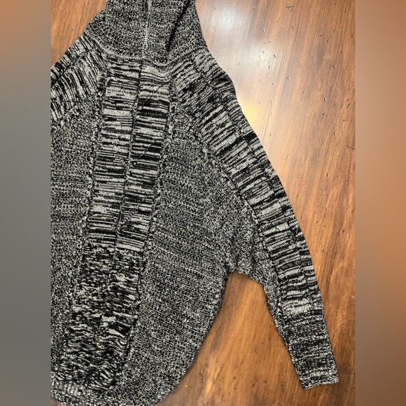 Athleta Hooded Sweater Size Small Gray Heather Casual Athleisure Comfortable EUC - Picture 9 of 15